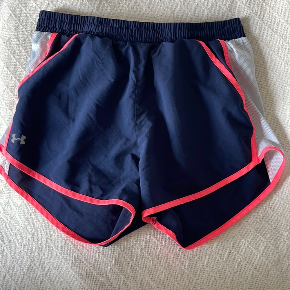 Under Armour shorts. Size medium. Good condition.